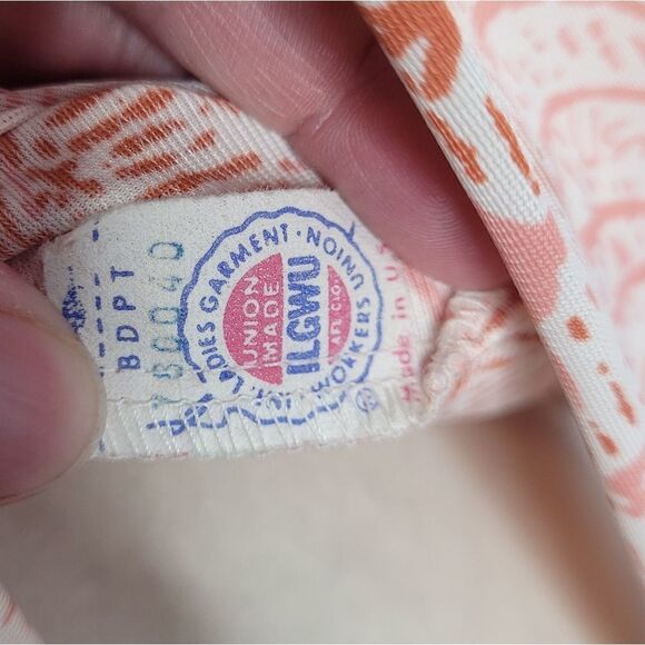 VINTAGE 60s/70s Vera Neumann peach novelty print button up disco collar top M - Picture 6 of 10